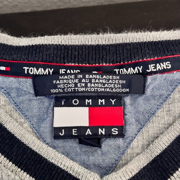 Tommy Jeans Men’s Long Sleeve V-Neck Sweater Gray Stripe Sleeve Logo Size L Y2K - Picture 4 of 9